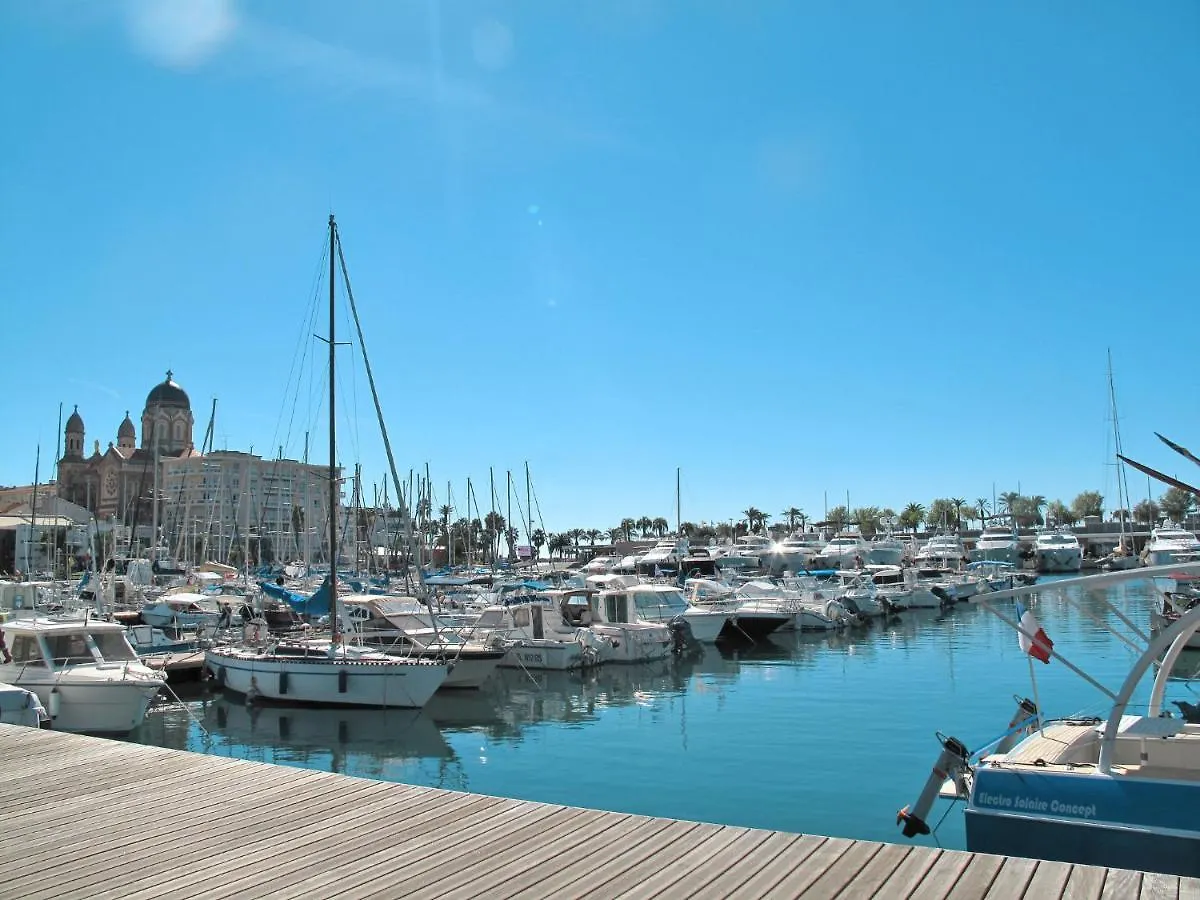 Apartment Studio Residence Les Gemeaux By Interhome Saint-Raphael  France