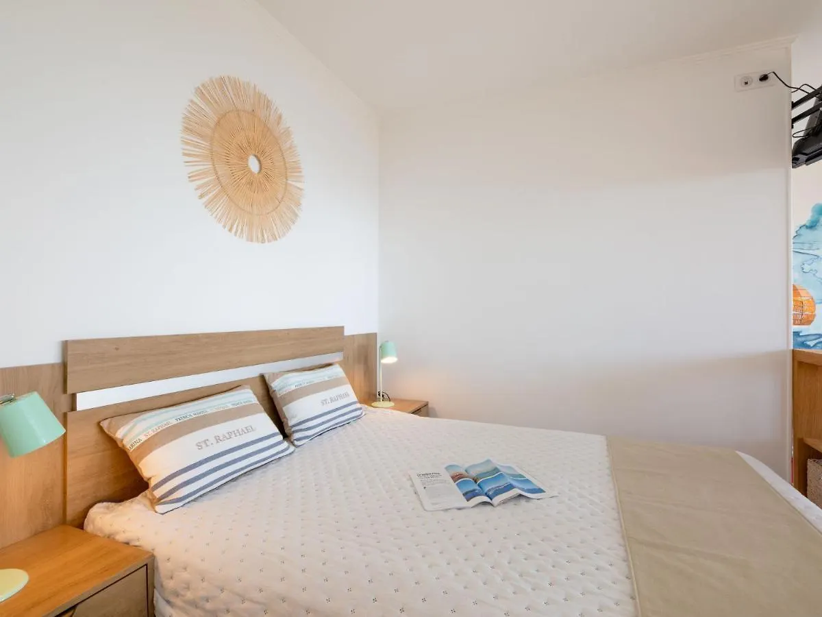 Studio Residence Les Gemeaux By Interhome Saint-Raphael